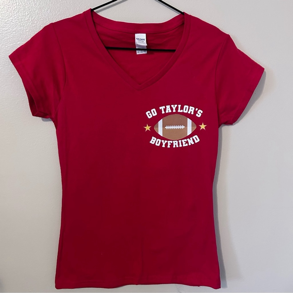 Kansas City Chiefs-Go Taylor's Boyfriend Red Graphic TShirt Size Small Superbowl